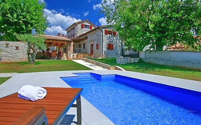 Beautiful Villa in Dracevac With Swimming Pool