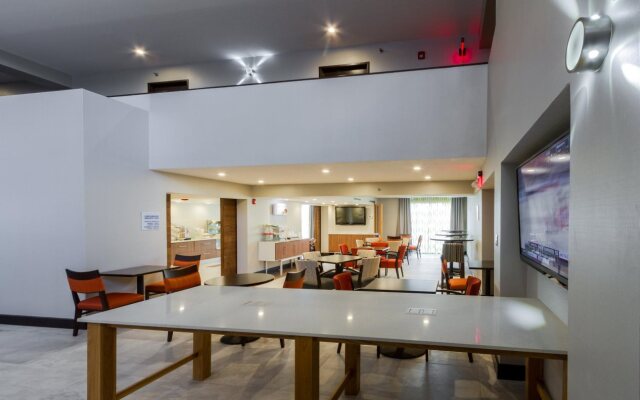 Holiday Inn Express & Suites San Antonio Medical-Six Flags by IHG