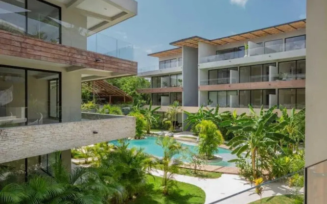 Deluxe Jungle Studio Terrace X15