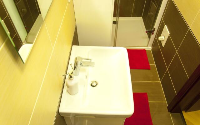 Cherry Charm Apartment