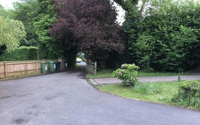 Captivating Bungalow With Garden in High Wycombe