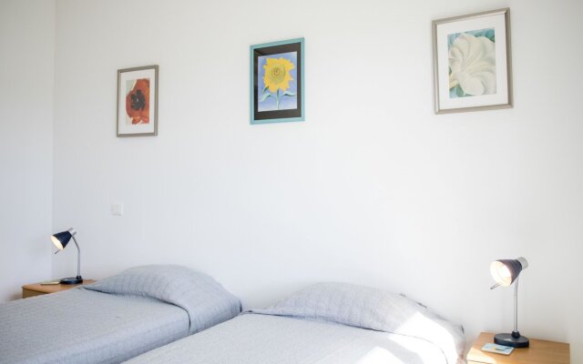 B06 - Top-Floor Marina Club 2 Bed Apartment