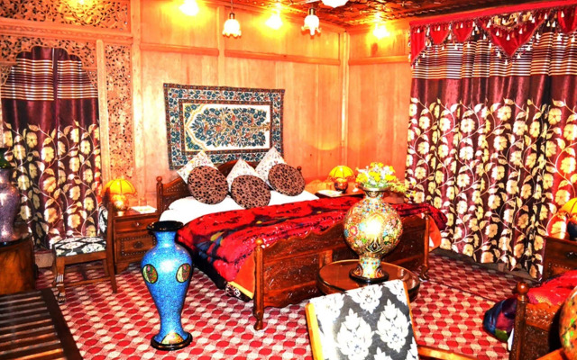 Swan Group Of Houseboats