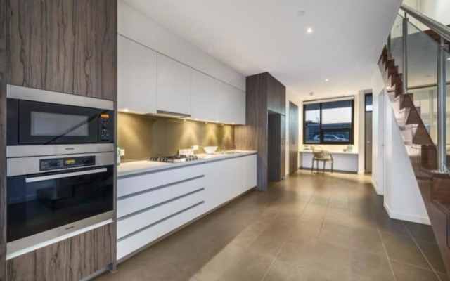 Melbourne Holiday Apartments South Wharf