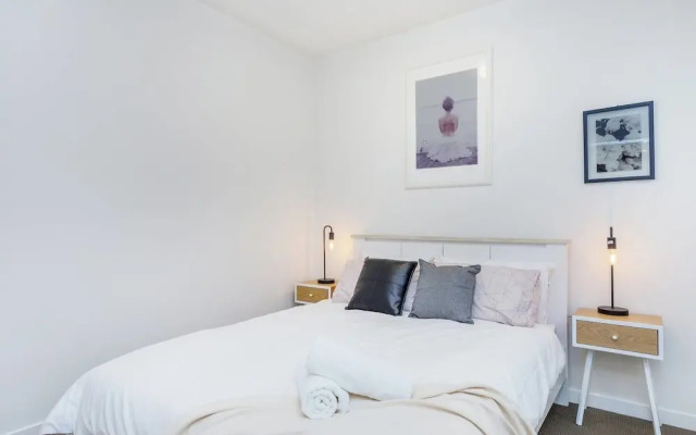 Luxury 2bed South Brisbane Qsb038