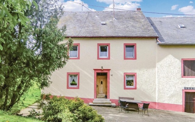 Nice Home in Oos With 3 Bedrooms and Wifi