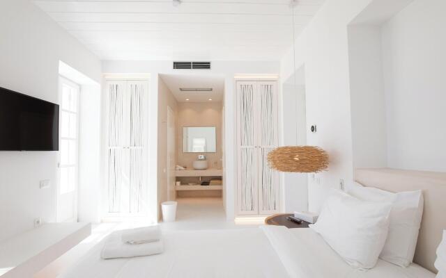 The Ammonite Resort – Adults Only