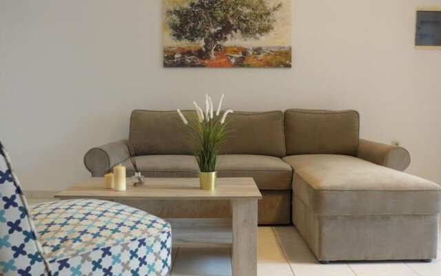 "kalamaki Plaza Apartments 'elia'"