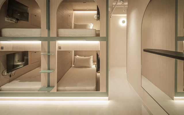 Jyu Capsule Hotel