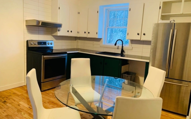 Charming andPeaceful 3BR Apt in Waterloo