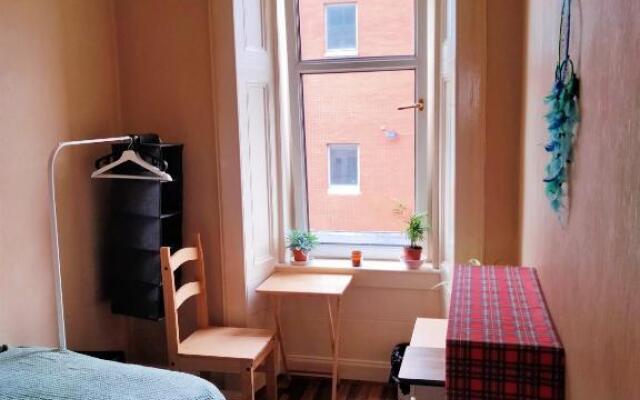 Spacious flat in Bridgeton, Glasgow