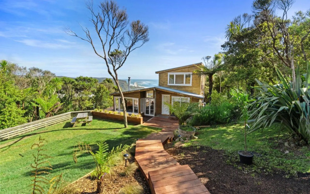 Piha - City Escape, Piha Holiday Home