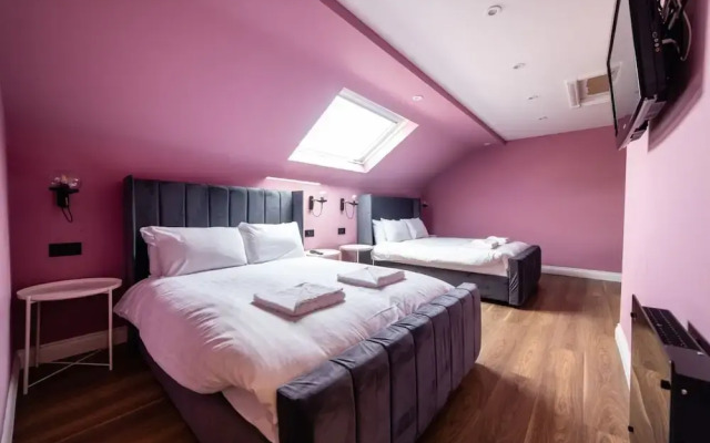 Hollywood Suite Sasco Apartments