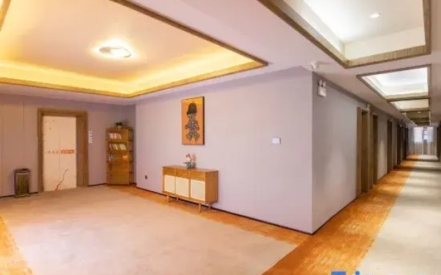 Lily Smart Hotel (Fuyang Economic Development Zone No.5 Middle School)