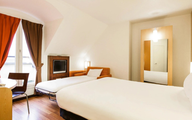 ibis Versailles Château