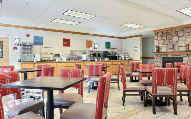 Comfort Suites Airport