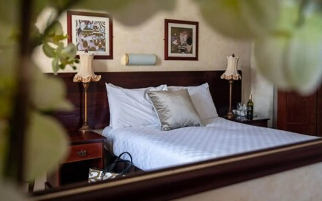 Queens Hotel