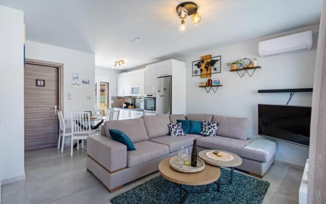 Leon Suite, seafront residence!