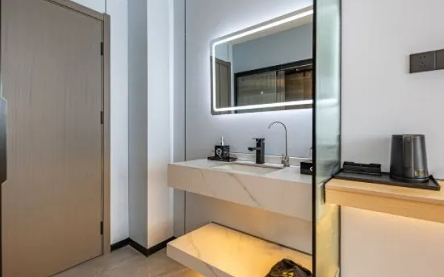 Rezen YunMan Hotel （HNA HK QH ）