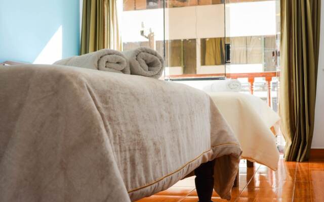 Stay Here Machupicchu