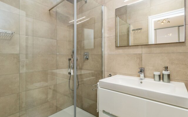 Scenic Villa in Linardi?i With Private Swimming Pool