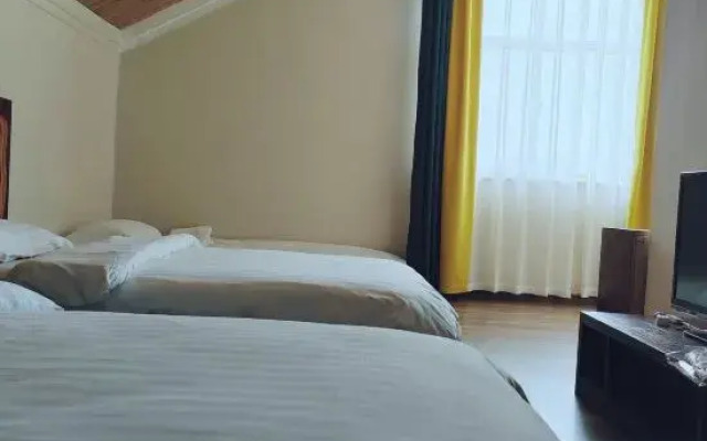 Luoping Golden Valley Taijia SPA Hotel