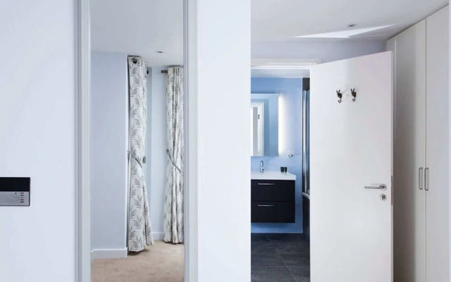 Luxury and Modern Bayswater Apartment