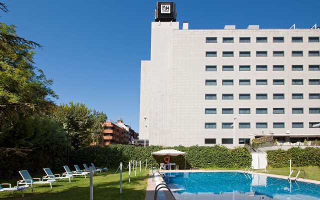 Отель NH Madrid Ventas