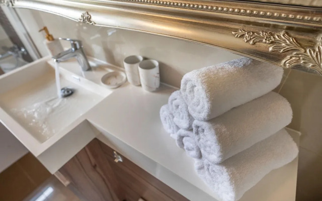 Stunning 2-bed Apartment in Windsor - Free Parking