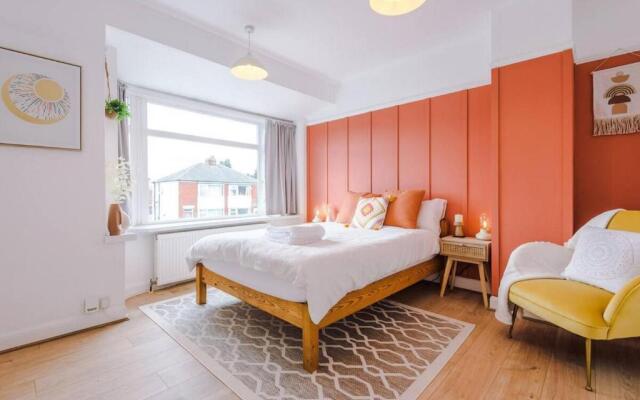 Elegant 2BD Family Retreat Blackpool Town!