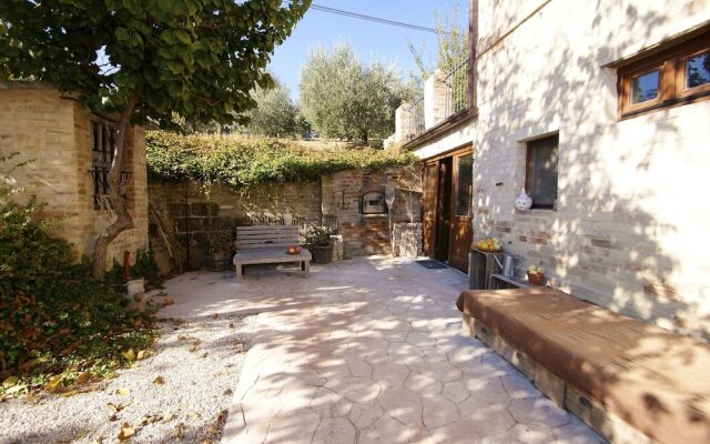 Charming 2-bed Apartment in Petritoli