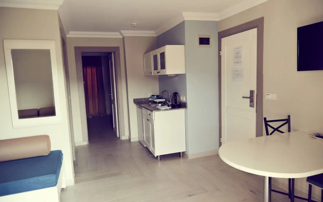 Blue Lagoon Apart Hotel