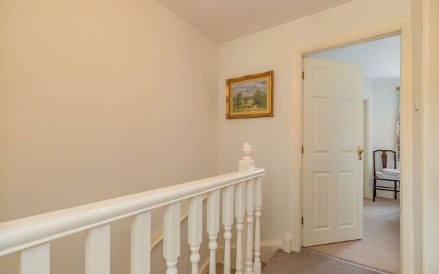 4 Aldelyme Court