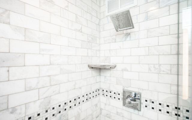 ATL Downtown Condo with Free Parking