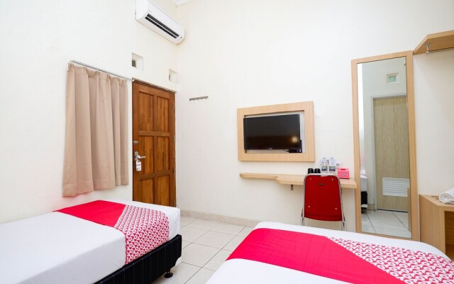 OYO 2428 Trision Hostel