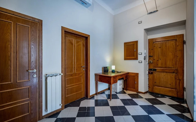 YiD elegant near tramvia