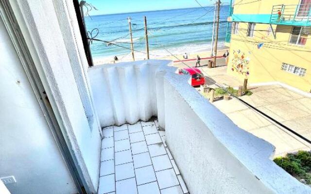 Beach Casa - Sleeps 8, Comfy Queen Beds & Views