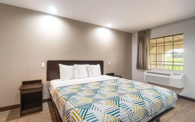 Motel 6 Livingston, TX