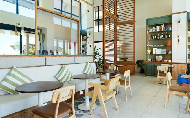 LIV Mackenzie Beach Suites