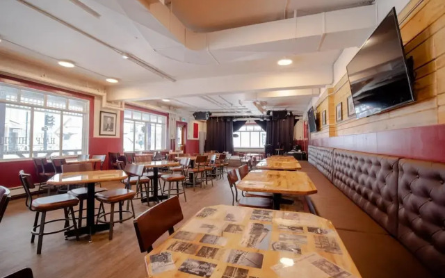 Party Hostel- Canmore Hotel Hostel