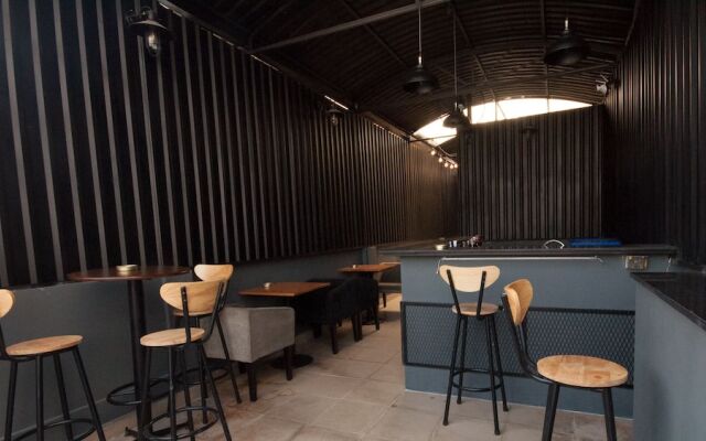 The Prince of Whales Hostel & Bar