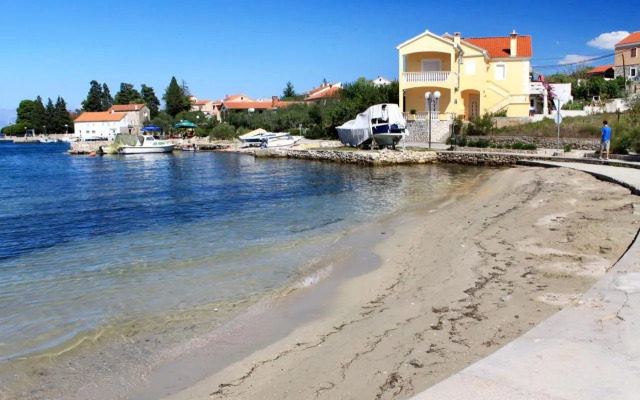 Apartments by the sea Lukoran (Ugljan) - 836
