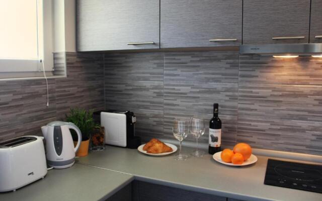 Broadway Center Rooftop View Apartment