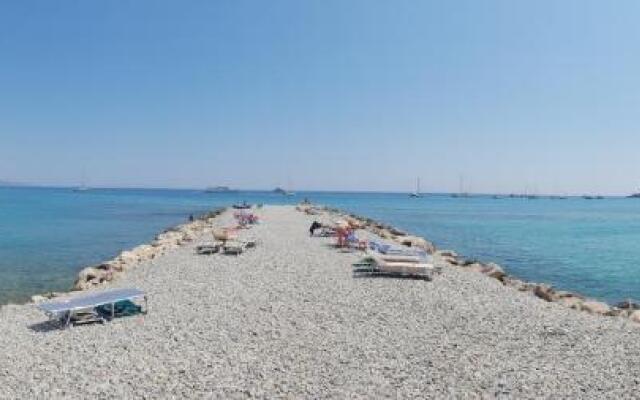 Beautiful studio near sea (free parking)