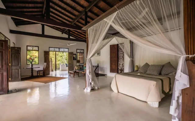 Lovely Lakeside Villa With Large Pool Poolside Dining