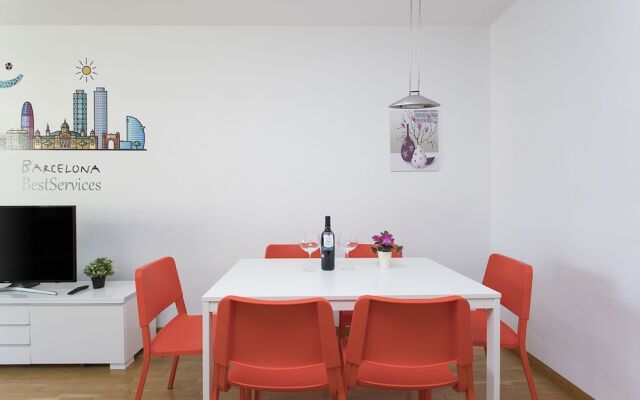 1317 - Modern Forum Apartment