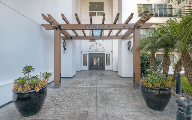 Southern Exposure w/ Private Balcony