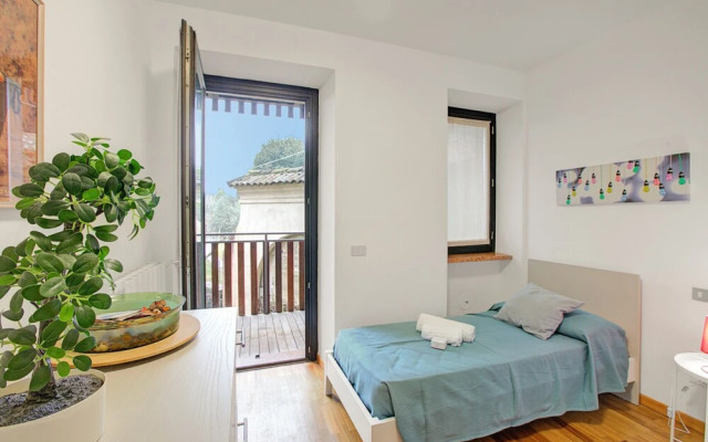 Magnolia House With Shared Pool