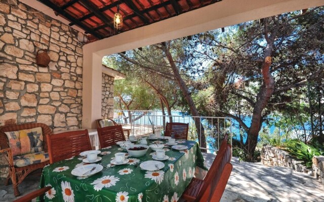 Nice Home in Vinisce With Wifi and 2 Bedrooms