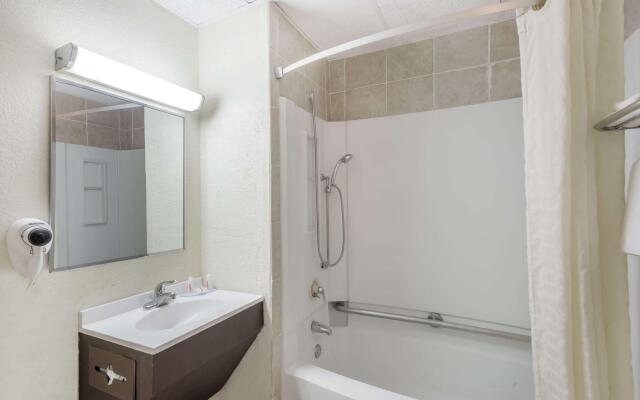 Super 8 by Wyndham Danbury